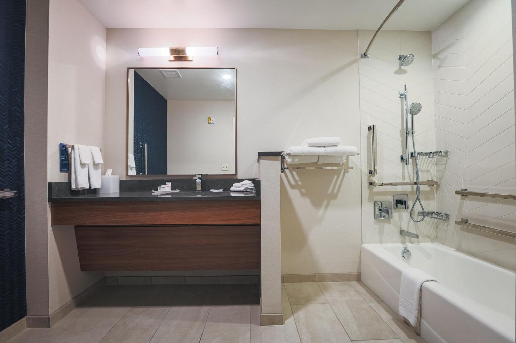 Fairfield Inn & Suites Marquette Ngoại thất bức ảnh
